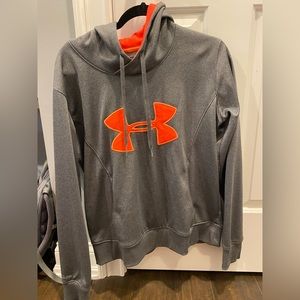 Women’s Large Under Armour Hoodie.